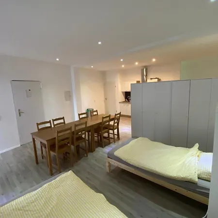 Sali Homes - Monteurswohnungen Im Herzen Von Apartmán